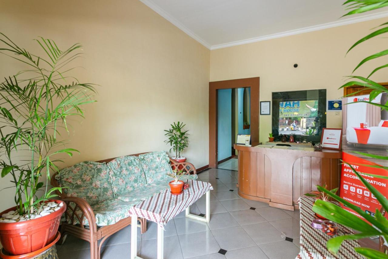 Reddoorz Syariah @ Sakinah Guesthouse Sragen Exterior photo