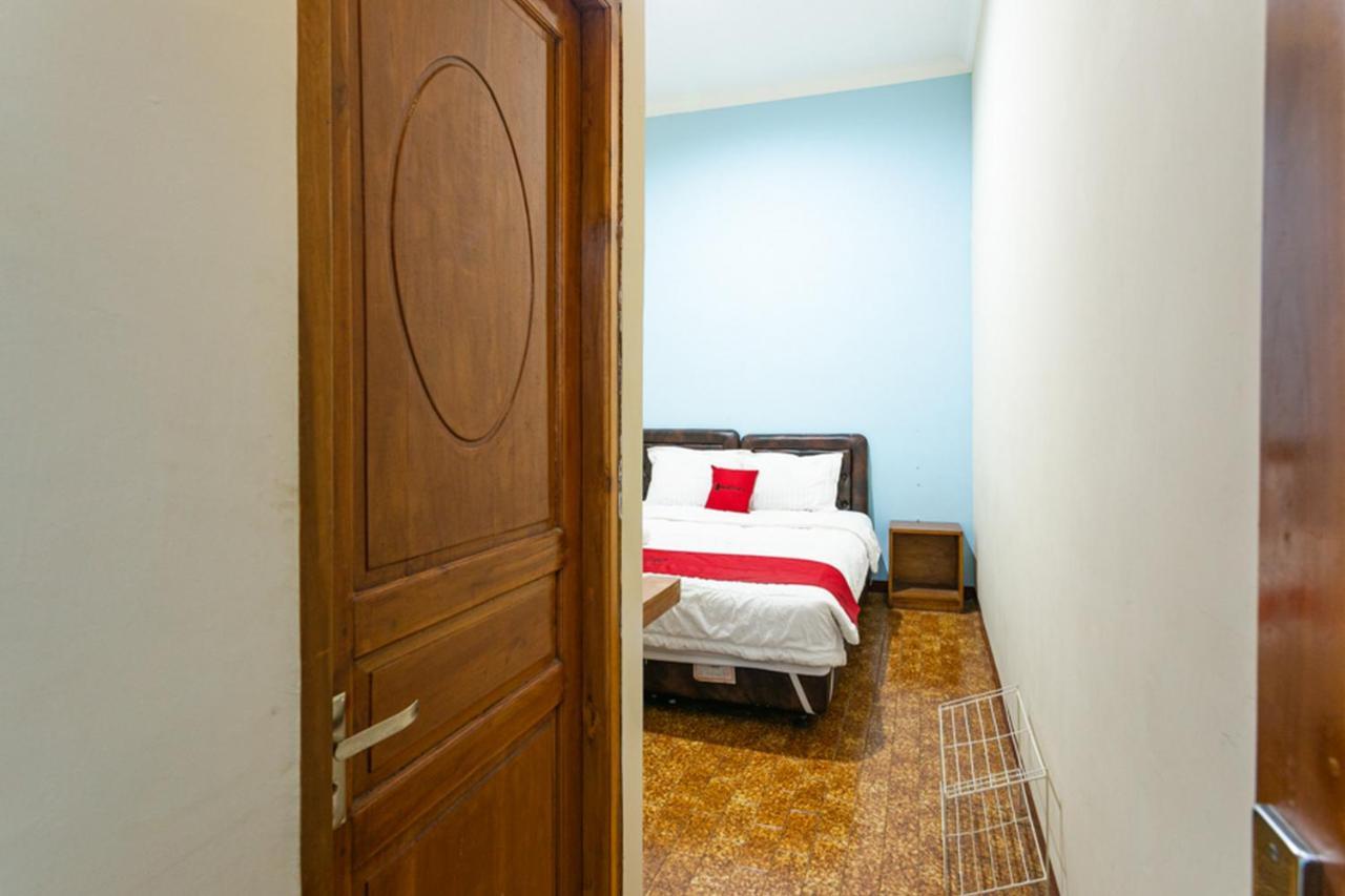 Reddoorz Syariah @ Sakinah Guesthouse Sragen Exterior photo