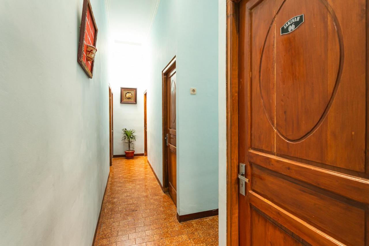 Reddoorz Syariah @ Sakinah Guesthouse Sragen Exterior photo